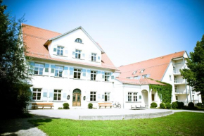 Отель HI Youth Hostel Lindau  Линдау